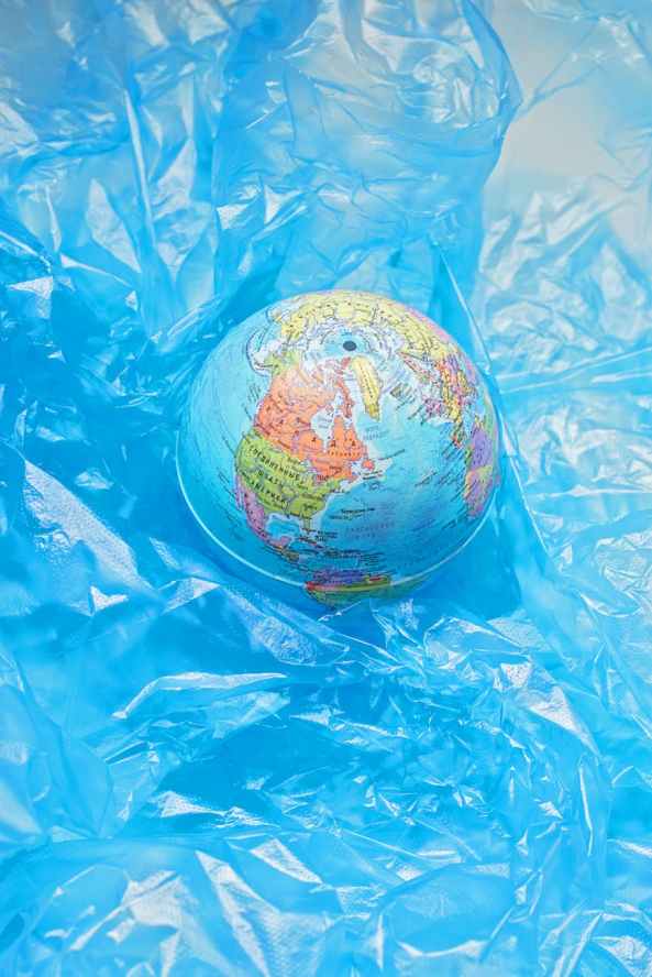 globe pollution concept plastique