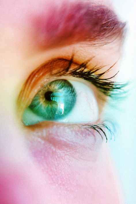 macro photographie de l oeil de la personne