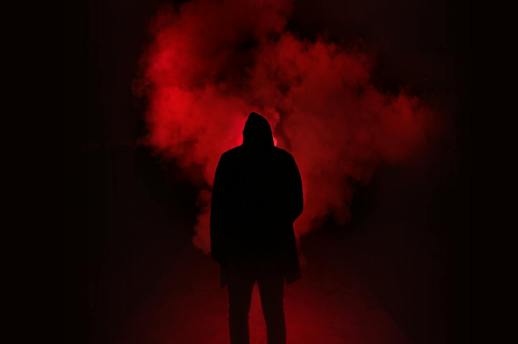silhouette d homme debout sur fond noir et rouge